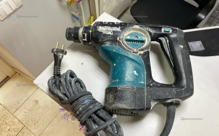 Перфоратор Makita hr2810