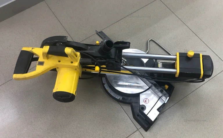 Торцовочная пила Stanley Fatmax FME720-QS