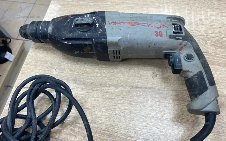 Перфоратор Интерскол П30/900.