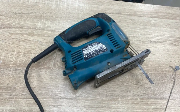 электролобзик макита 4329