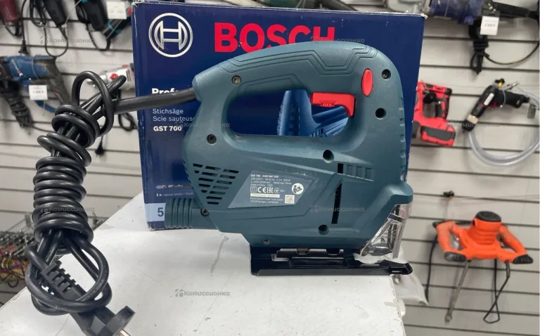 Электролобзик BOSCH GST 700
