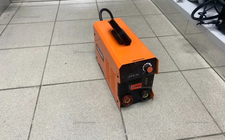 Инверторный сварочный аппарат GIGANT  GWM-250