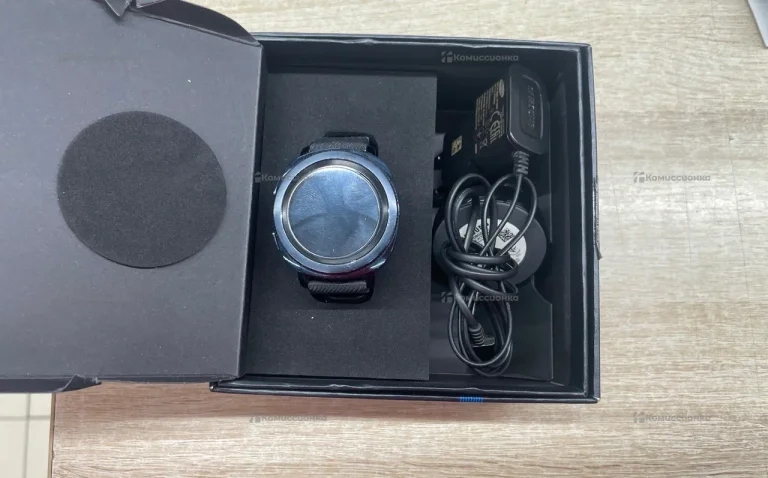 Часы  Samsung Gear Sport