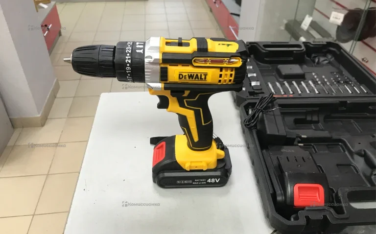 Дрель-шуруповёрт dewalt