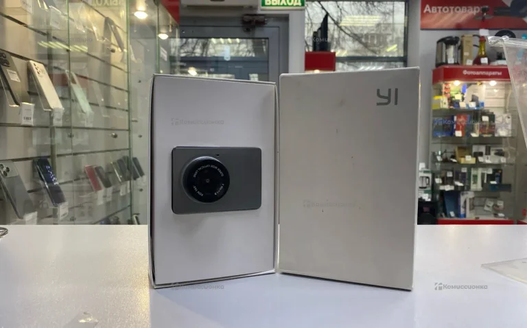 Видеорегистратор  YI