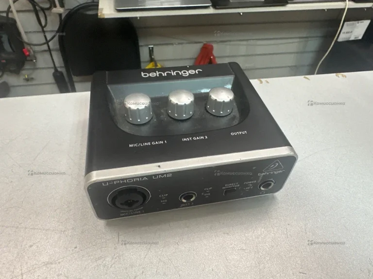 Внешняя звуковая карта behringer U-PHORIA UM2
