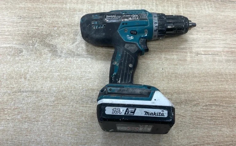 Аккумуляторная дрель-шуруповерт Makita DF488DWE
