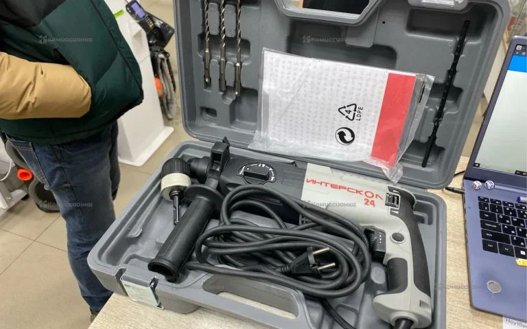 Перфоратор Интерскол П-24/700ЭР