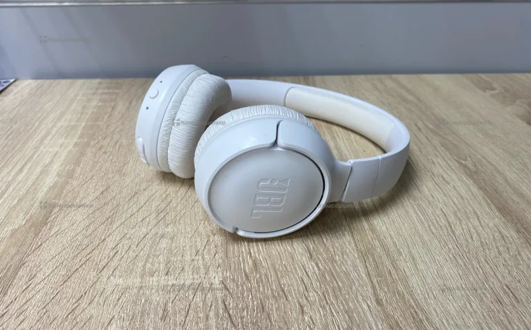 Наушники  JBL 520