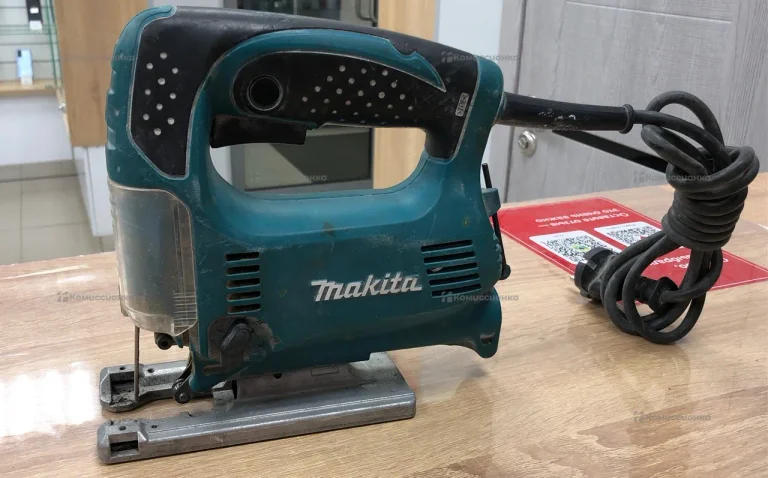 электролобзик Makita 4329