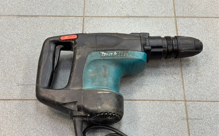 Перфоратор Makita HR4001C