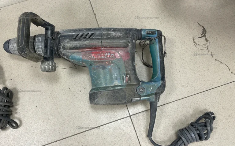 Отбойный молоток makita HM1213C