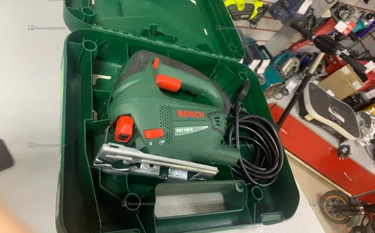 Электролобзик Bosch PST 700 E
