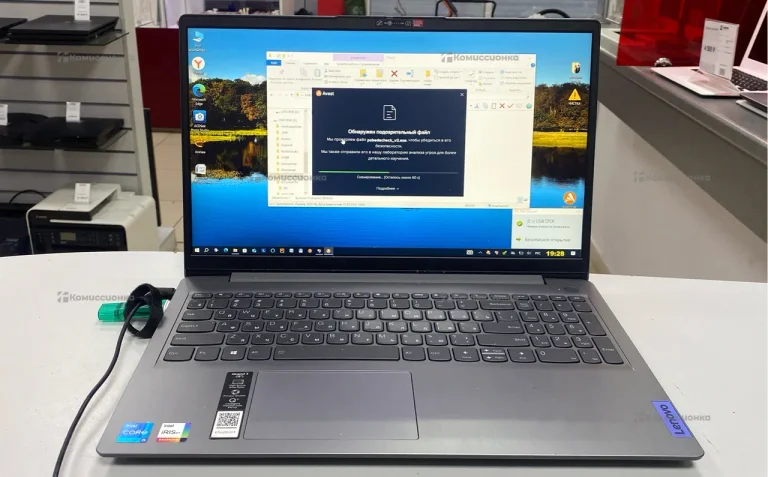Ноутбук  Lenovo 82H8