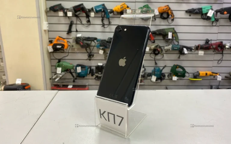 Apple iPhone SE (2020) 3/64 ГБ