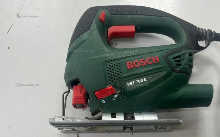 Электролобзик Bosch PST 700 E