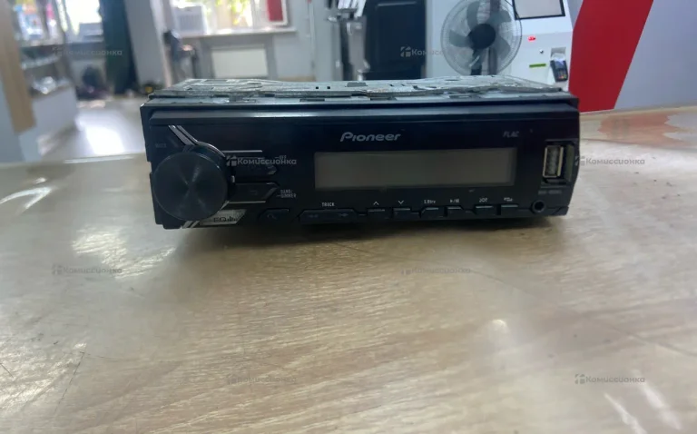 Автомагнитола  Pioneer MVH-190UBG