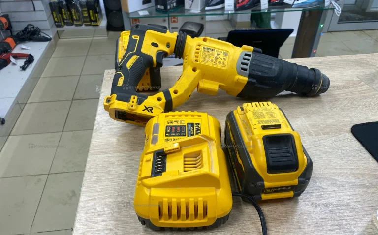 Перфоратор DeWalt DCH263