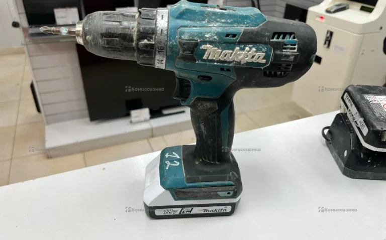 Аккумуляторная дрель-шуруповерт Makita DF488DWE
