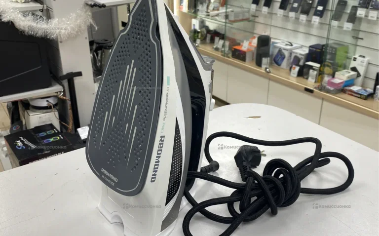 Утюг Redmond RI-C271