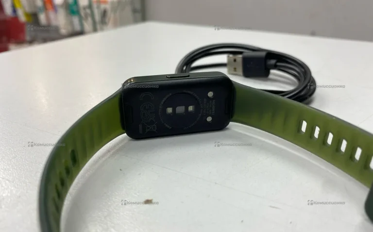 Часы  huawei band 8