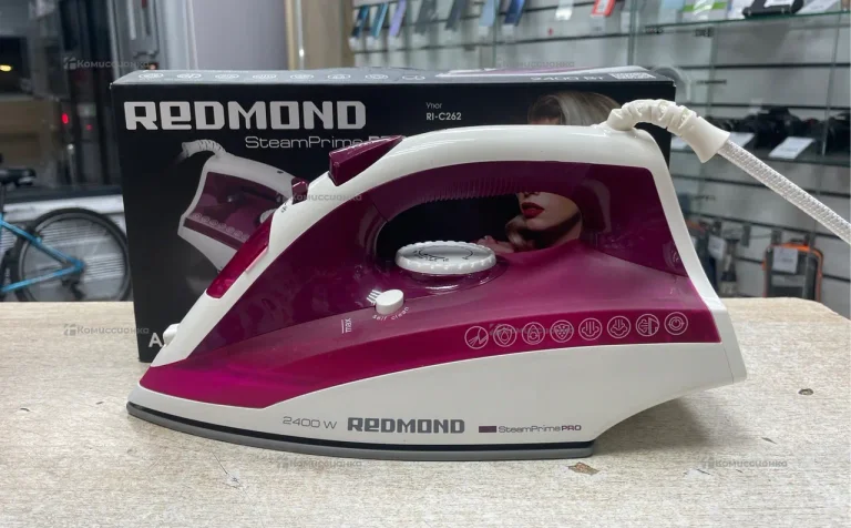 Утюг Redmond RL-C262