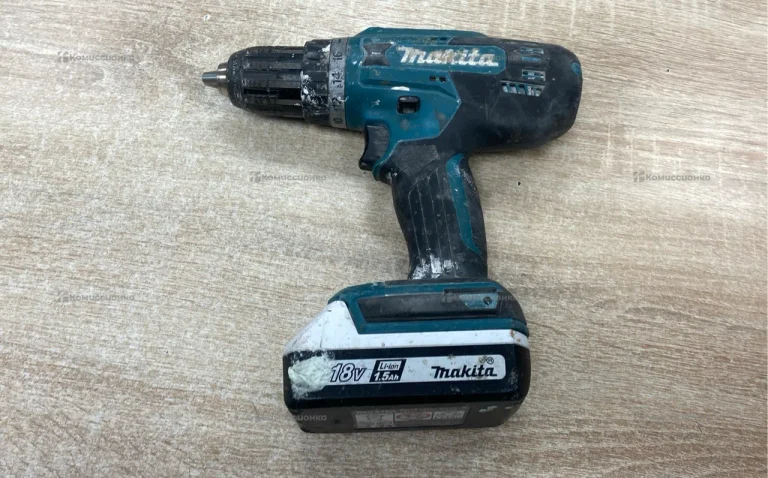 Аккумуляторная дрель-шуруповерт Makita DF488DWE