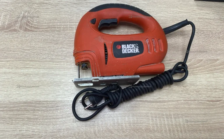 Лобзик Black decker ks400E