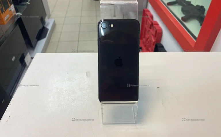 Apple iPhone SE (2020) 3/64 ГБ