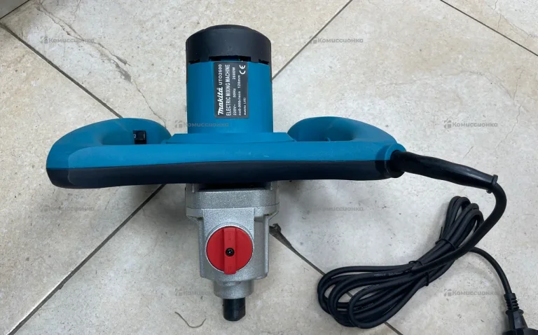 миксер Makita uto2600