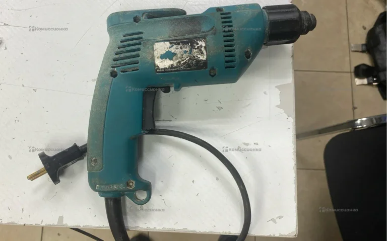 Шуруповерт по гипсу makita 4000.