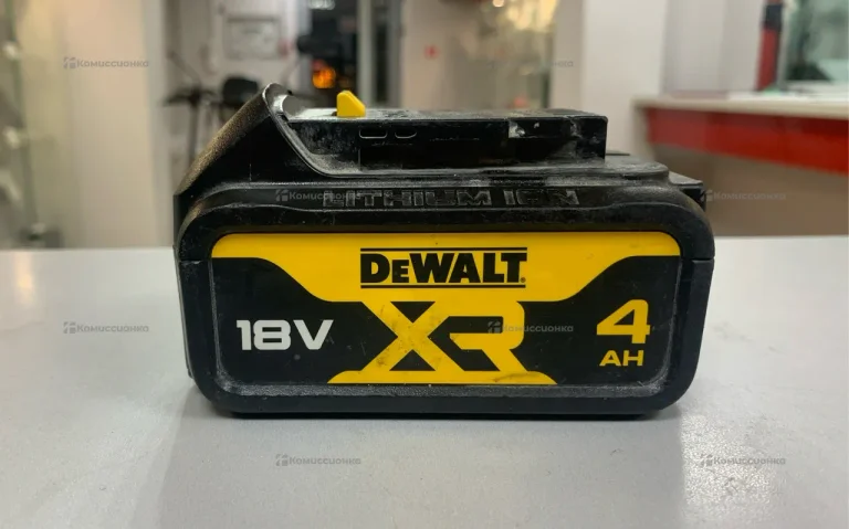 Аккумулятор DeWALT DCB182-XJ (18 В, 4 Ач)