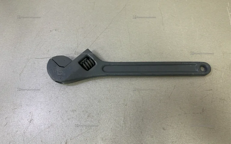 Ключ разводной серый