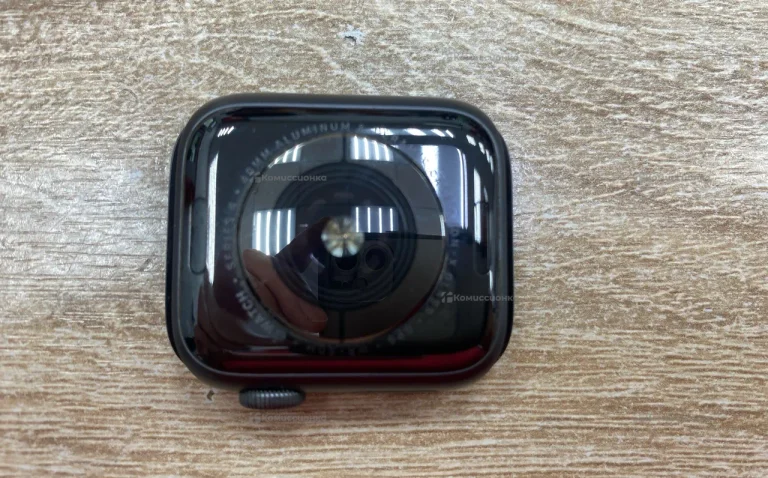 Часы  Apple Watch Series 4 40mm space gray alumini