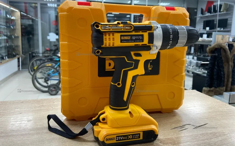 Дрель-шуруповерт Dewalt 21V