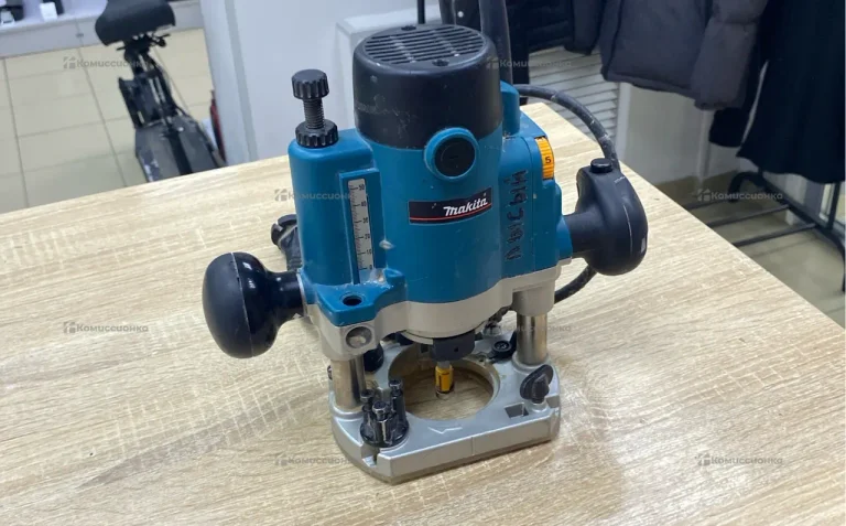 Фрезер makita RP1110C