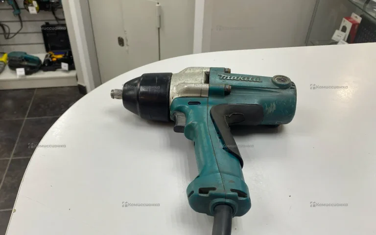 Гайковерт makita TW0200