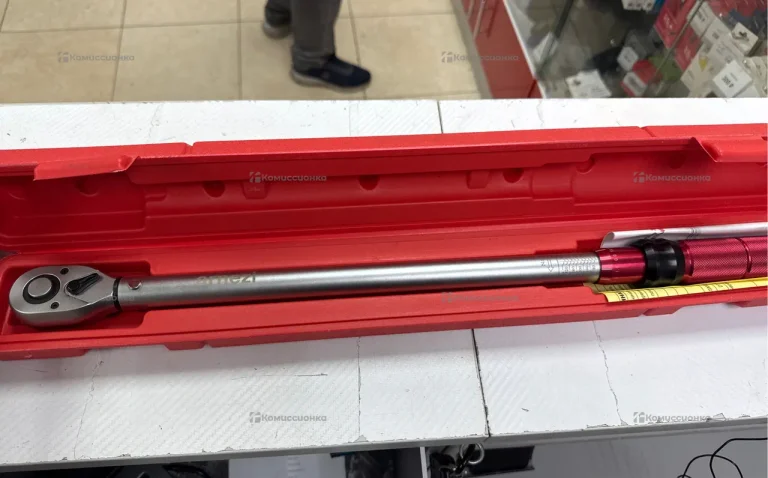 Динамометрический ключ Arnezi R73000122 1/2 65-350Nm