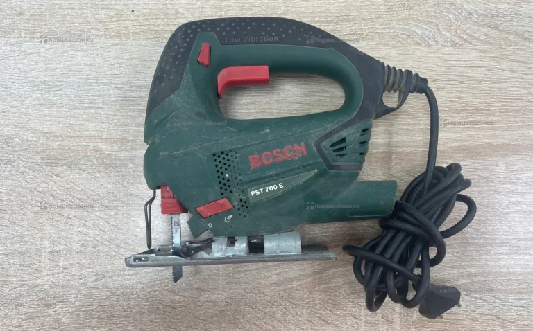 Электролобзик Bosch PST 700 PE