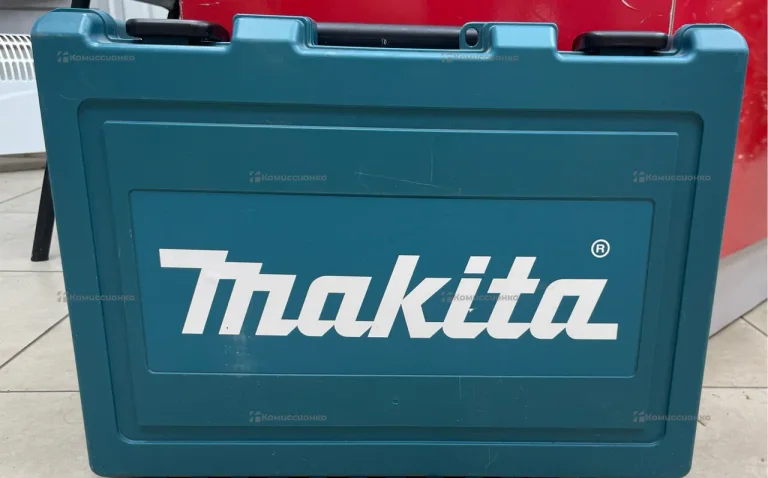 Перфоратор Makita hr2470