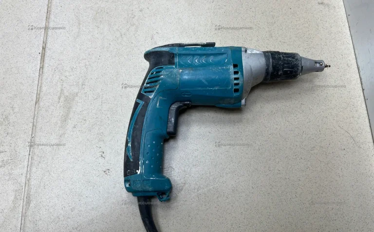 Makita FS2700