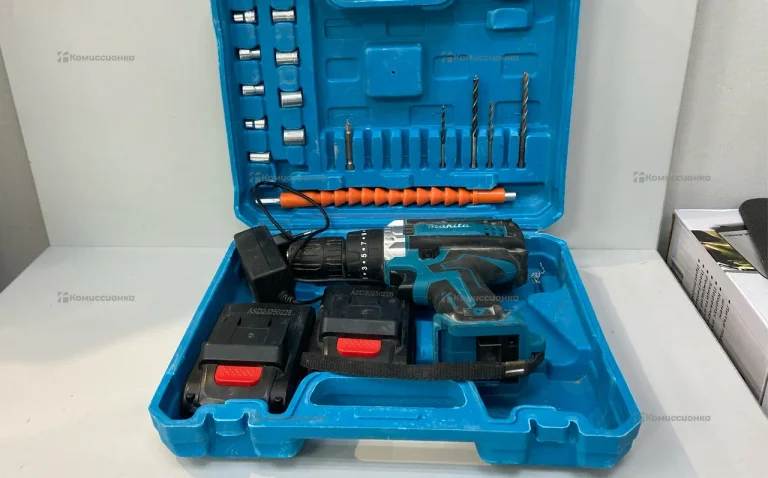 Шуруповерт Makita Lithium electric drill.