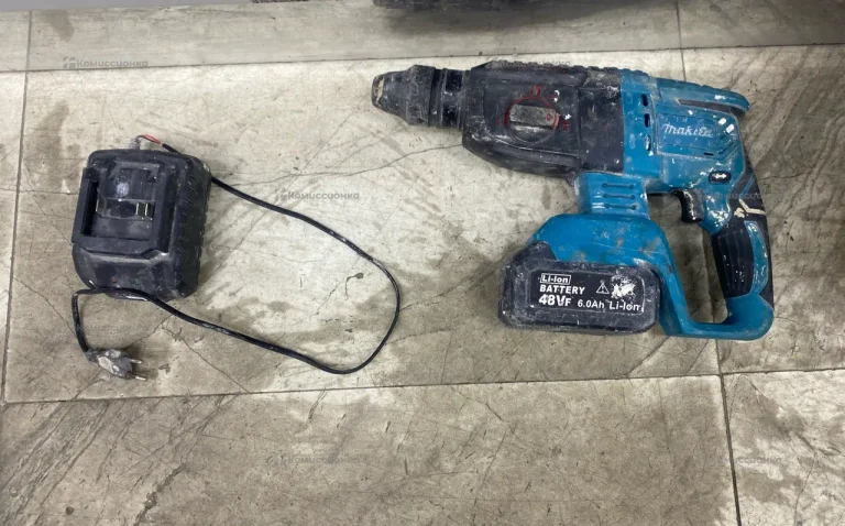 Перфоратор аккумуляторный Makita реплика