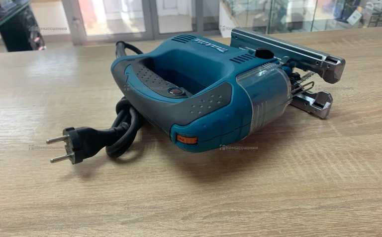 элекьролобзик makita 4329