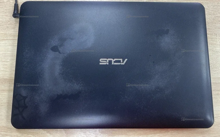 Ноутбук ASUS F555Y