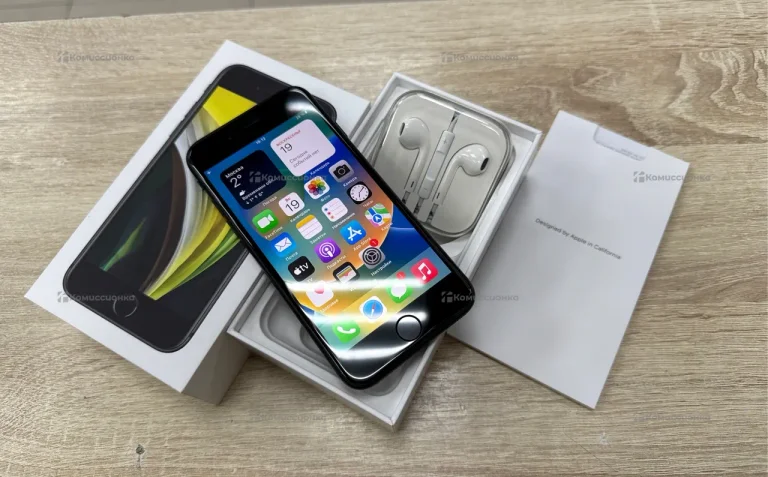Apple iPhone SE (2020) 3/64 ГБ