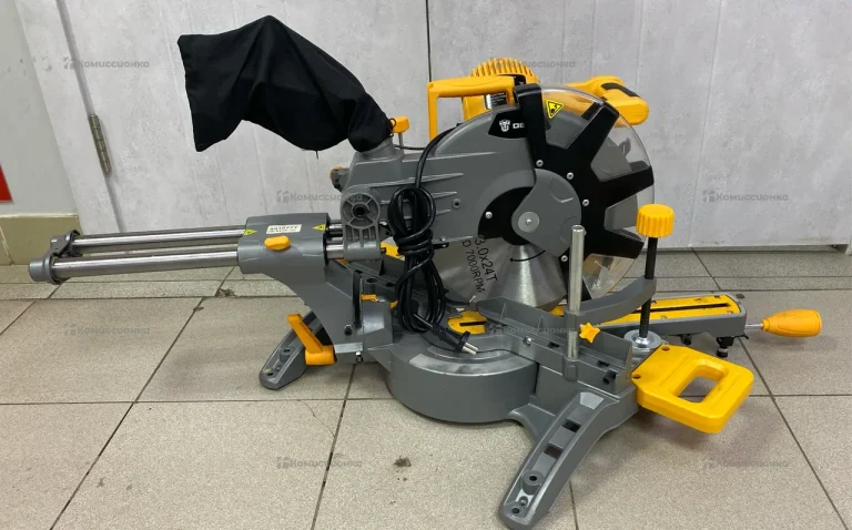 Торцовочная пила Deko DKMS250-305 Laser