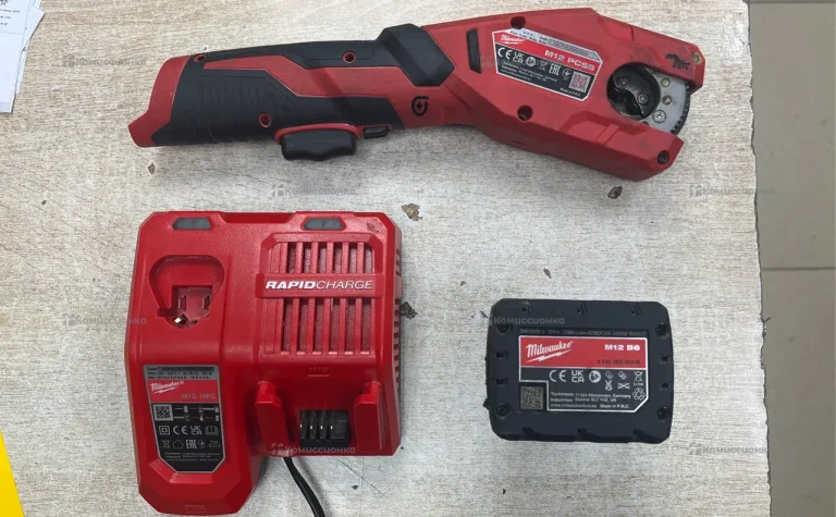 Аккумуляторный труборез Milwaukee M12 PCSS