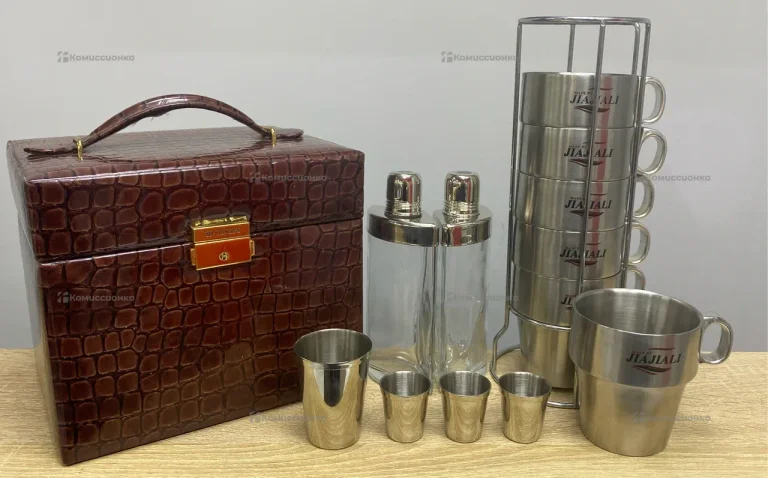 Набор футляр рюмки две бутылки и набор стаканов J
