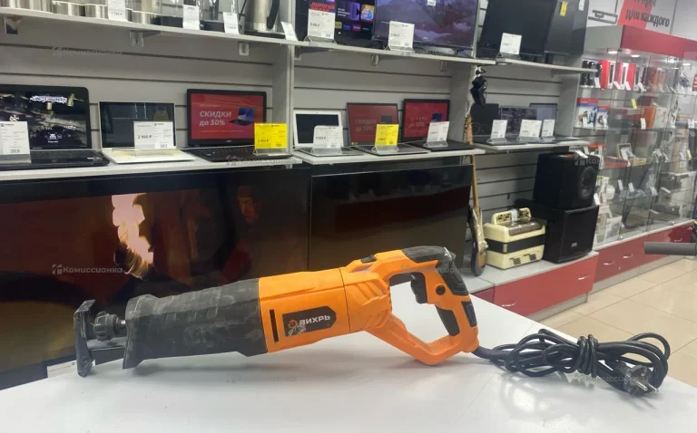 Пила сабельная Вихрь ПС-900Э